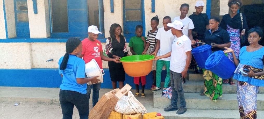 Mots de circonstance du Coordonnateur national de DEDI et de l’Administrateur du Territoire de Manono à l’occasion de la remise des kits de démarrage des AGR aux associations de filles de Manono.